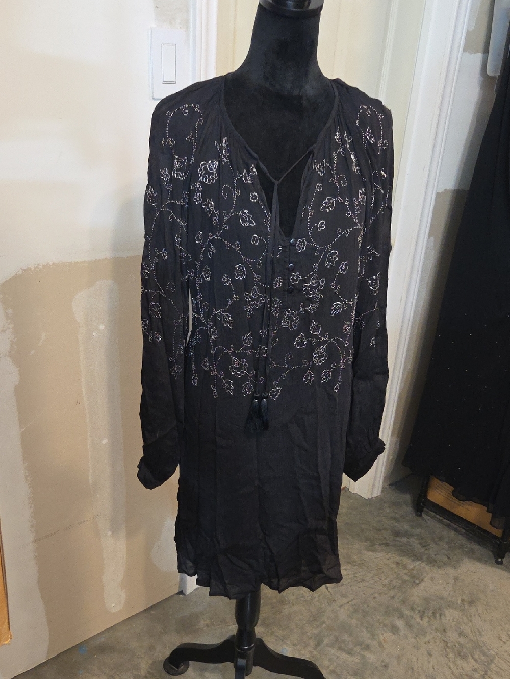 Ranna Gill Boho Black Crinkle Dress Midi Embroidered Vine  Festival V Neck Flowy